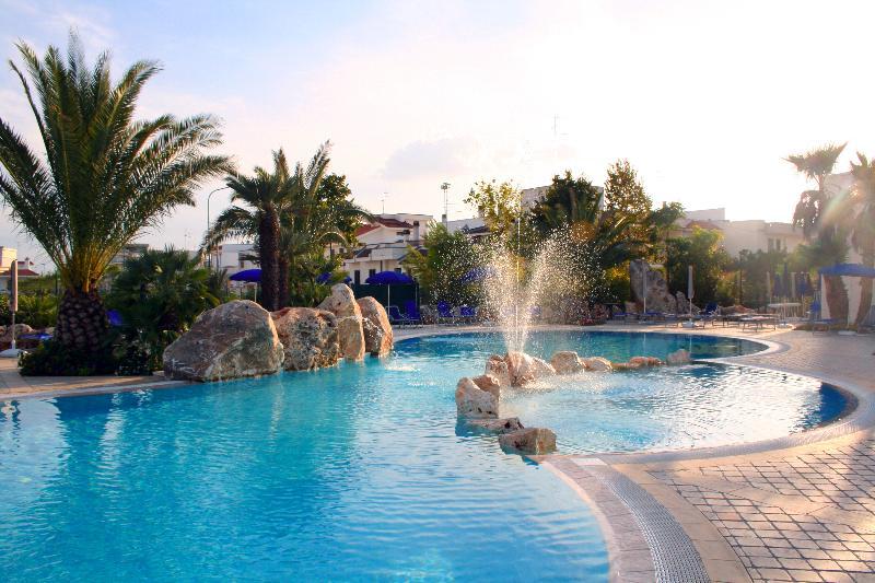 I Giardini Di Atena Aparthotel Merine Exterior foto